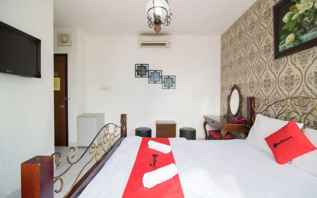 RedDoorz near Gia Dinh Church