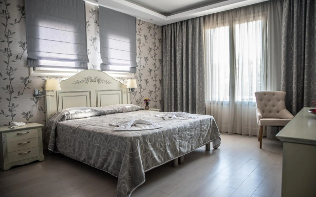 Alma Luxury Resort Hotel