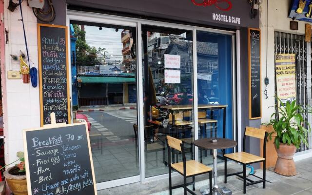 BTS Khaosan Hostel
