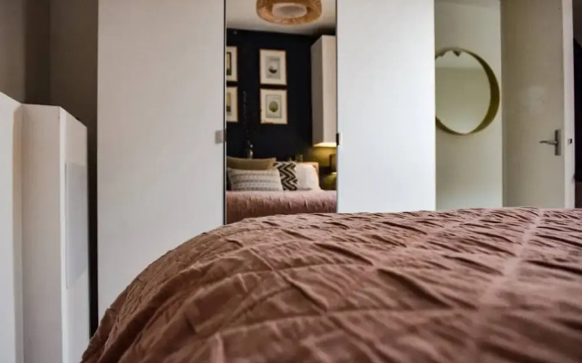 Stylish 3 Bedroom Home With Roof Terrace