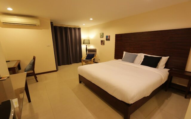 The Royal Bee Apart Hotel
