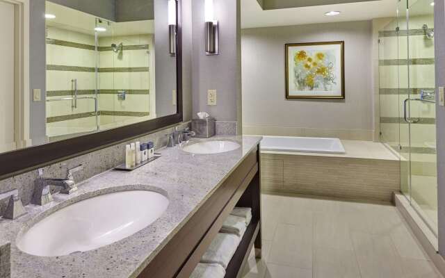 DoubleTree by Hilton Washington DC - Crystal City