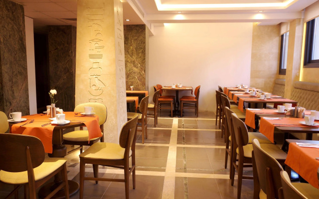 Peyk Hotel