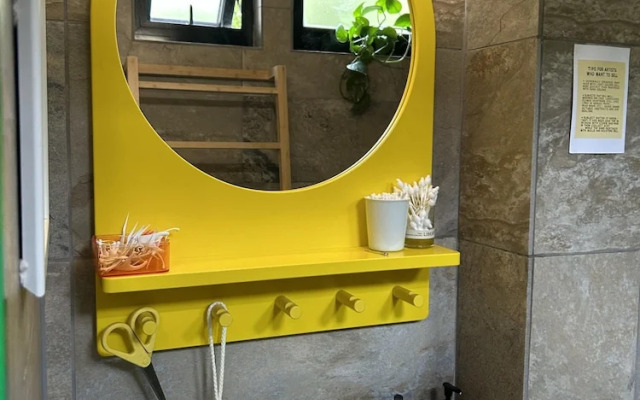 Klein House Clapton Sleeps 2-piano-patio-mirrorbed