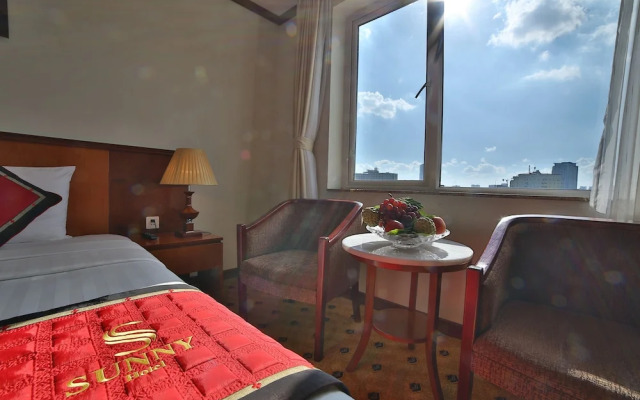 Sunny Hotel
