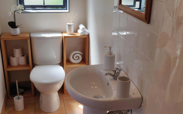 Paku Escape - Tairua Bach – Bathroom – Tairua