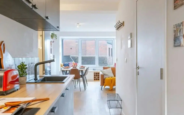 Homely Duplex Near Historic City Center Station