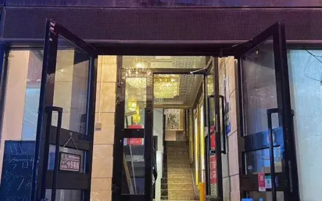 Hairui Business Hotel (Urumqi First People's Hospital)