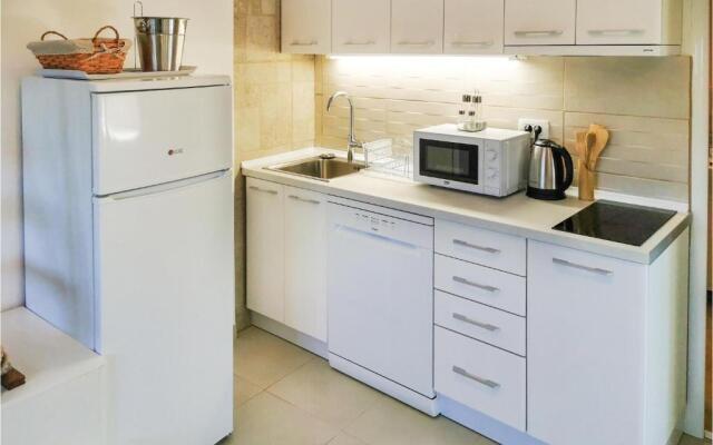Beautiful Apartment in Utjeha With Wifi