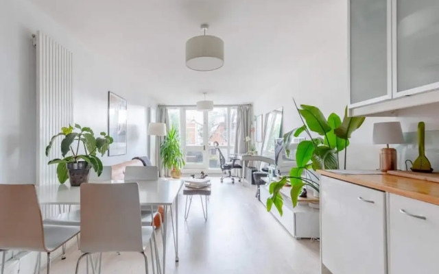 Stunning 1BD Flat w/ Garden Area, Kentish Town!