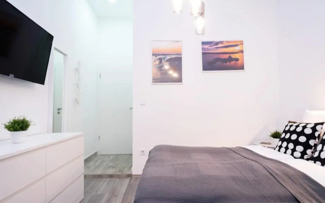 New comfy studio at convenient location