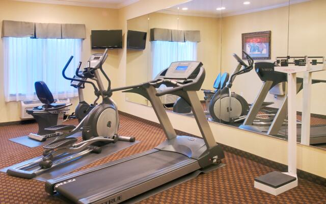 Holiday Inn Express Hotel & Suites Winnie by IHG