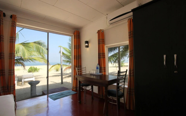 Lankahuts Beach Bungalows