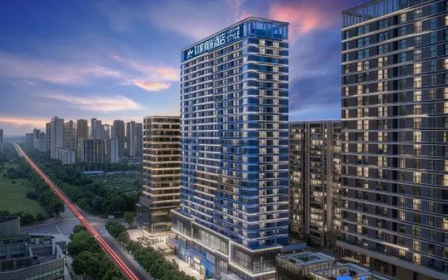 Home Inn Business Hotel (Chengdu Guandong Subway Station Store) – Outside – Chengdu