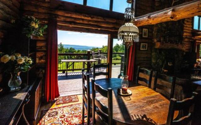 Rose And Goat Retreat - Mountain View Apartment