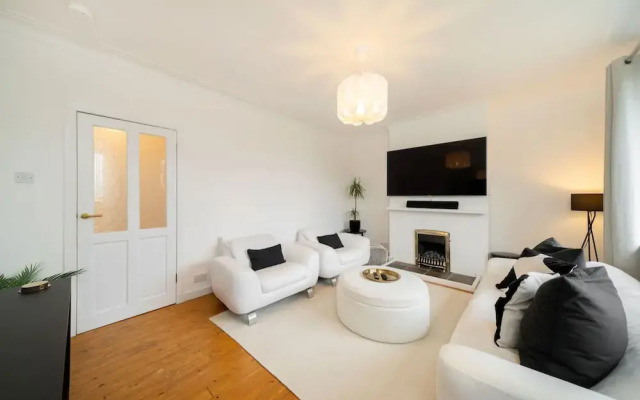 Taigh Tatha - Stylish 3 bed Home
