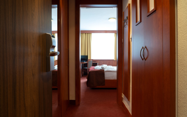 Hotel Tristar