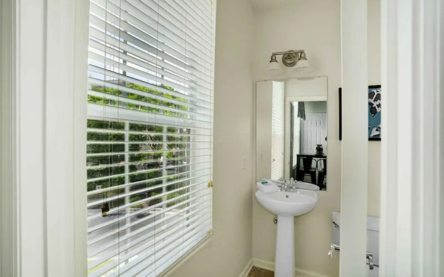 Spacious Townhome W/patio & Garage! Sleeps10