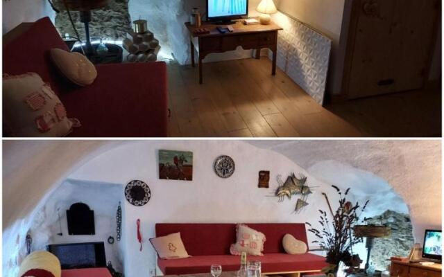 Studio atypique rue de Turin (ancienne étable de village)