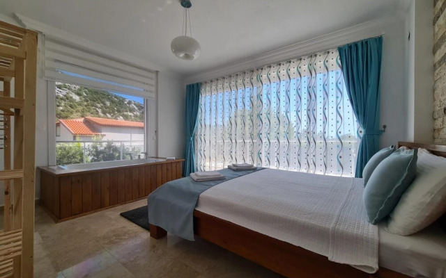 Villa With Jacuzzi Pool and Backyard in Kalkan