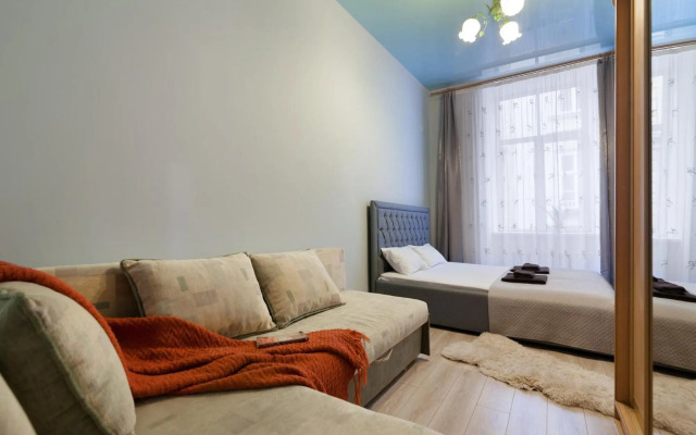 FRIENDS HOUSE on SQUARE RYNOK