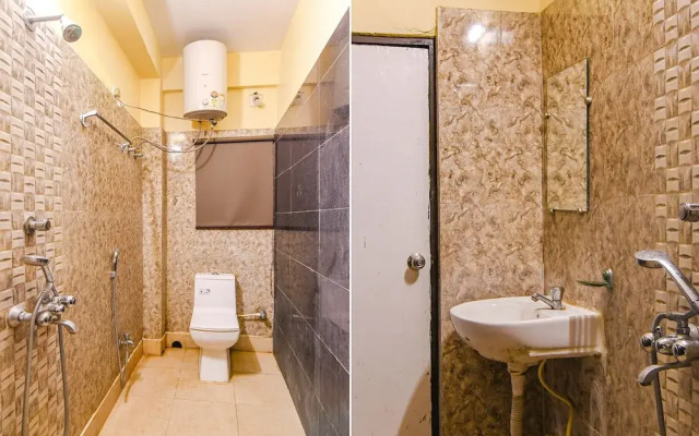 Fabhotel The Golden Orchid