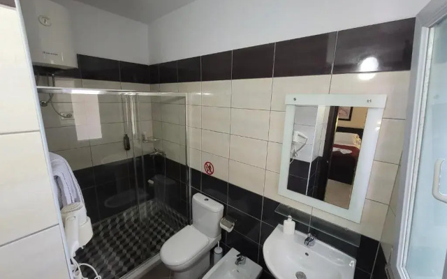 Haris Hotel