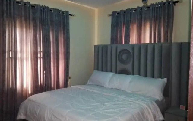 Apartment Sleeps 4 With Free Parking