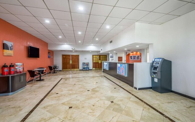 Motel 6 Henderson, TX