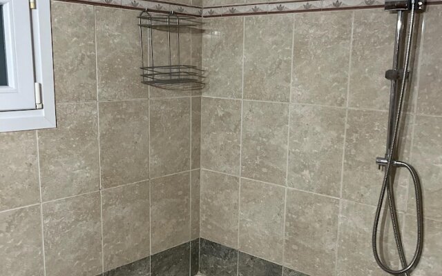 Cozy 2 Bedroom Apartment in Spilia