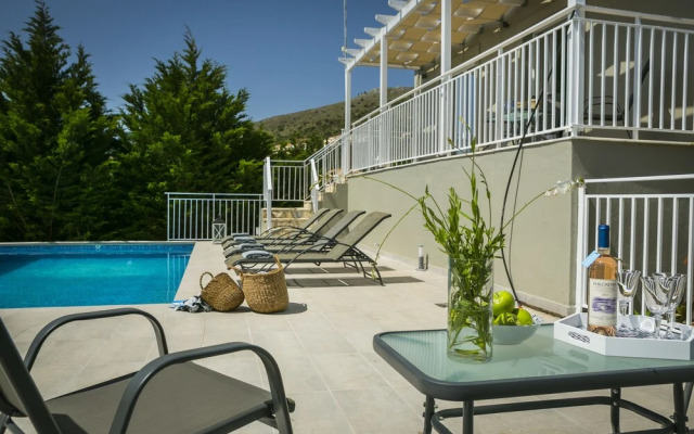 Sea View Villa in Skala