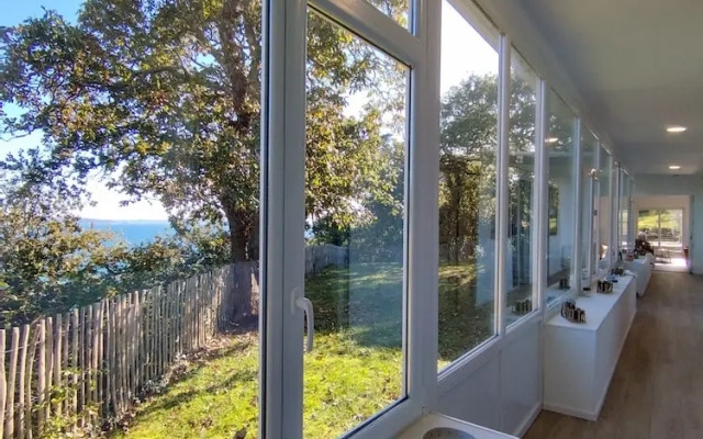 Superb Villa With sea View Near the Beach