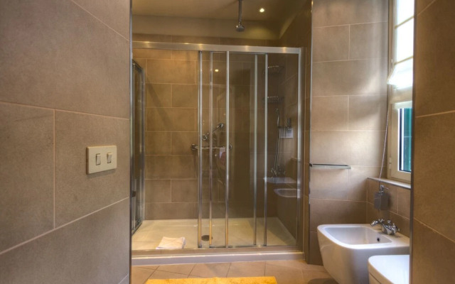 Spanish Steps Hills Apartment