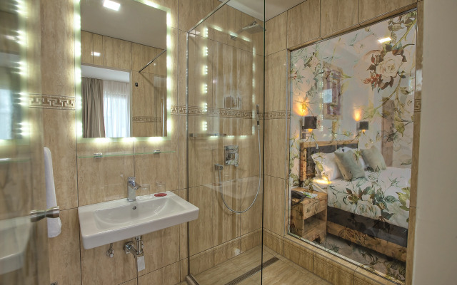 Hotel Aziza