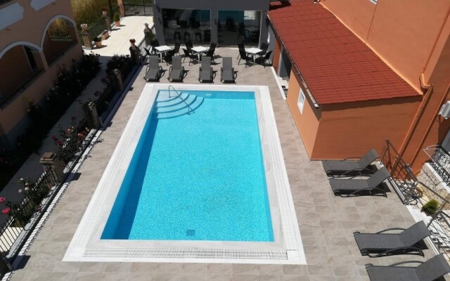 Dionisos Apartments