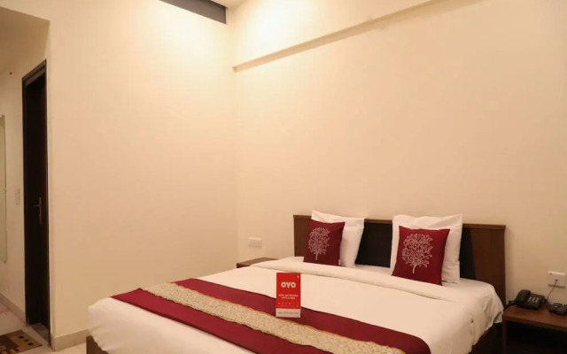 White Hall By OYO Rooms