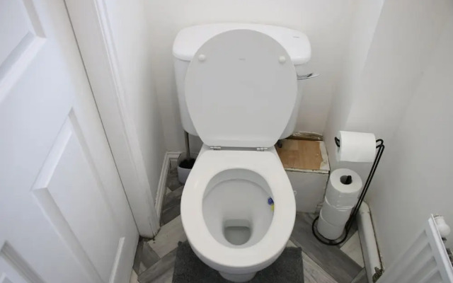 3 Bedroom House Close to City Centre/ Free Parking