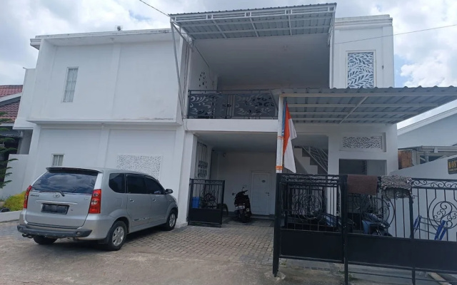 Hotel O Gr Kost Kaladan — 2-star hotel in Marabahan
