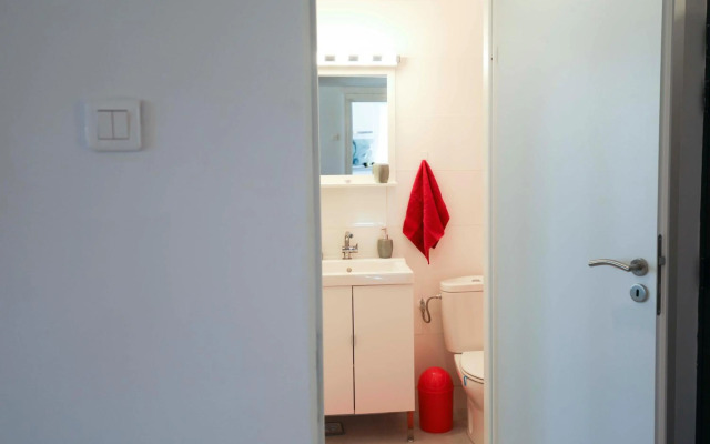 Victoria Avenue Apartment