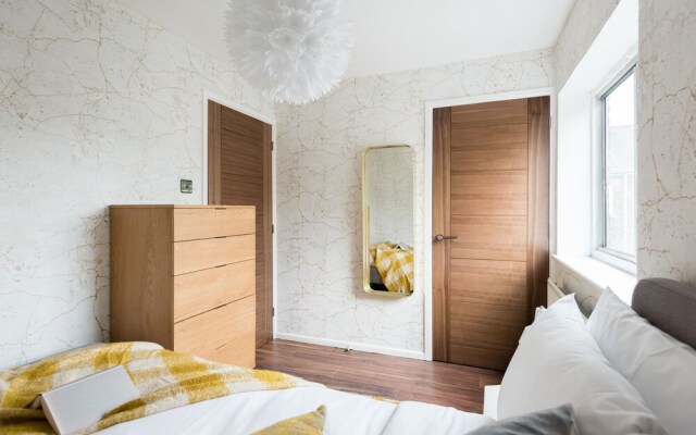 The Jericho Terrace House - 2BD + Parking
