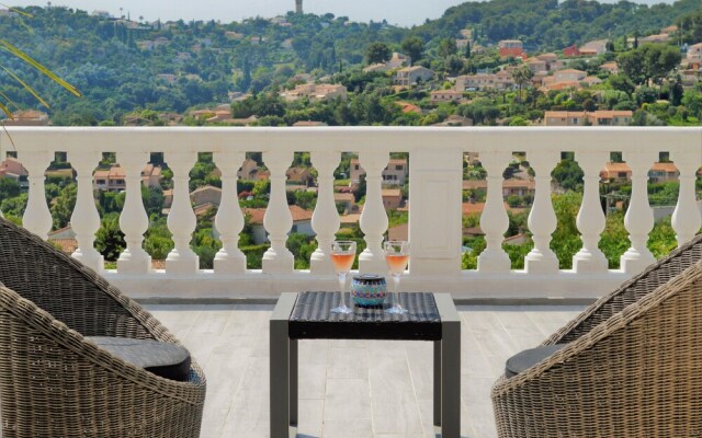 Villa La Terre Des Lauriers B&B