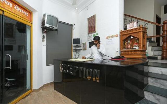 OYO 16818 Hotel Parakh