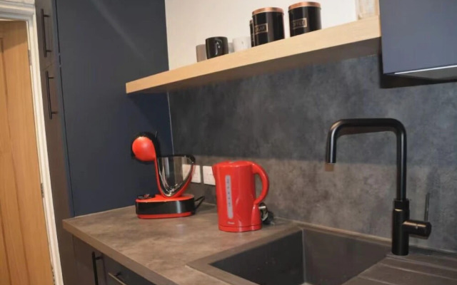 Stunning 2 BD Apartment in Cheltenham