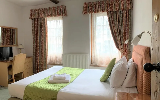 Warren Lodge Hotel