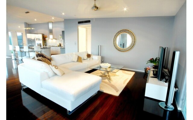 Horizons - Airlie Beach