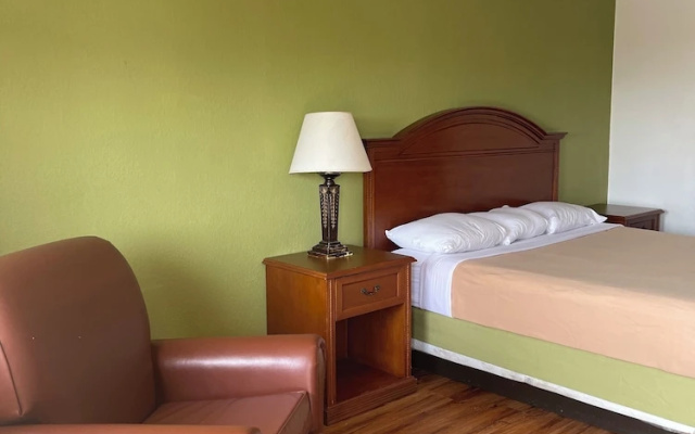Relax Inn & Suites