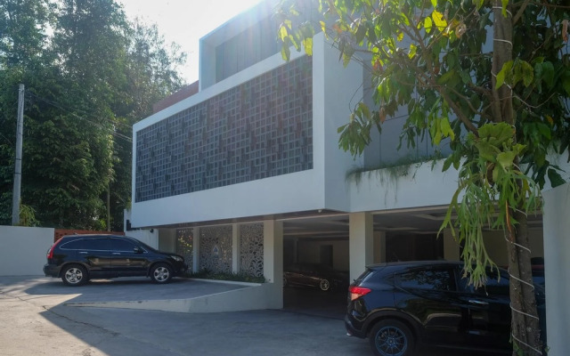 Urbanview Hotel Nardis Living near UMY