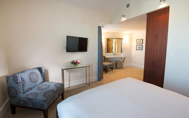 The Boathouse Waterfront Hotel & Marina