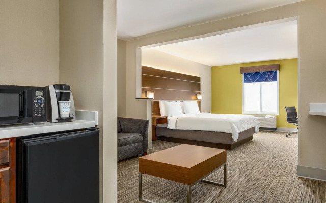 Holiday Inn Express & Suites Philadelphia - Mt. Laurel by IHG
