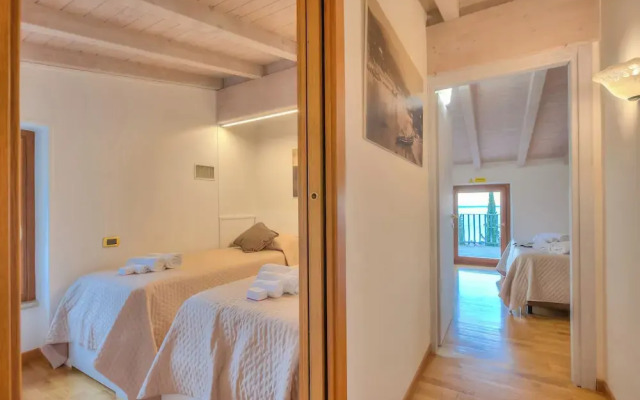 Villa Iris-lakeview & Shared Pool